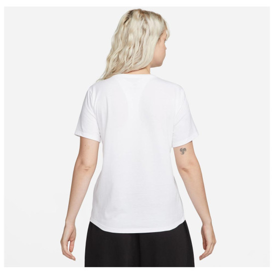 Nike Γυναικεία κοντομάνικη μπλούζα Sportswear Club Essentials T-Shirt